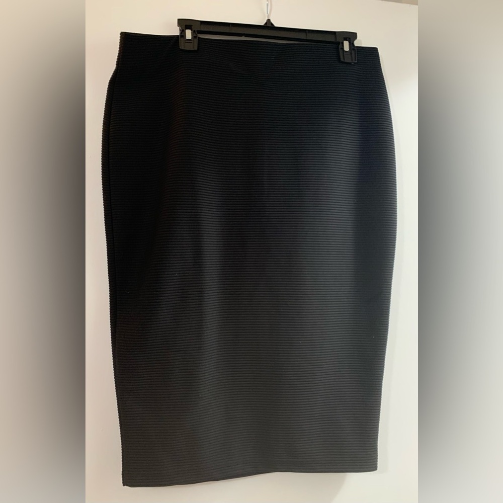 Black Alex & Olivia women’s skirt size L